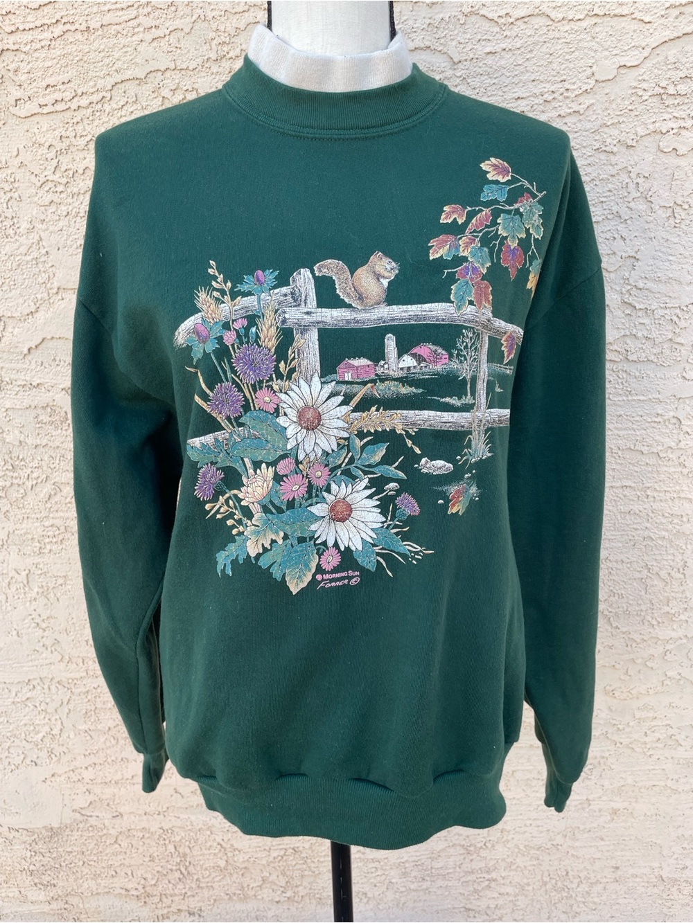 Morning Sun sweatshirt squirrel barn autumn fall Grannycore country 90s vtg med